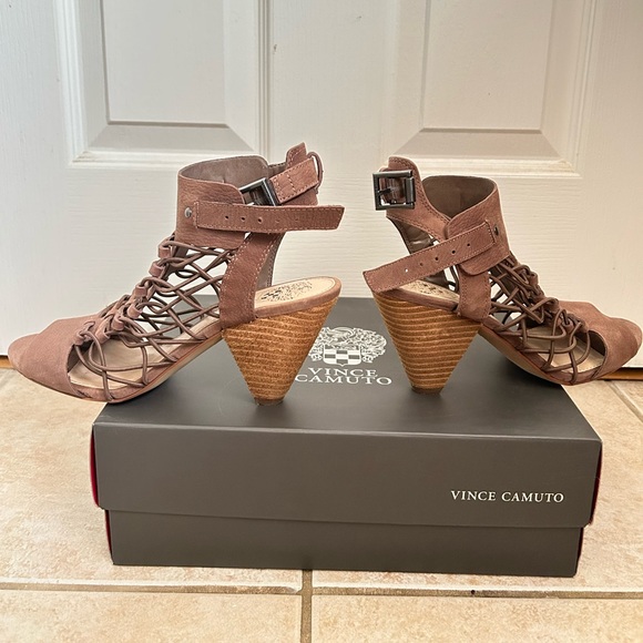 EUC Vince Camuto Eliaz shoe in Smokey Taupe size 8 - no longer in stores - Picture 4 of 6